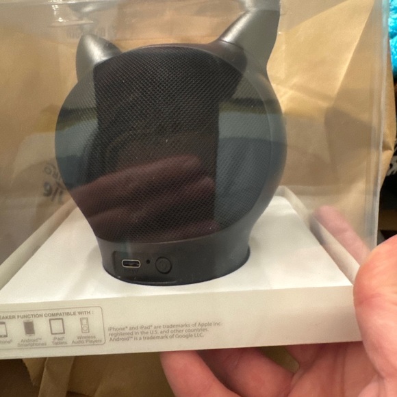 Black Cat-Shaped Bluetooth Speaker - Picture 4 of 5